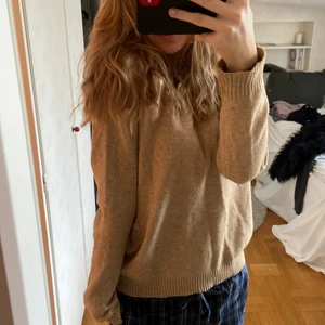 Stickad tröja - Superfin stickad tröja från vila🤍 storlek m men passar mig bra som har s🤍