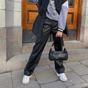 Skinnbyxor  - Slutsålda skinnbyxor från Nakd! Jätte bra skick! Köpta för 650kr