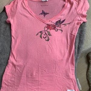 Odd Molly T-Shirt  - Odd Molly T-Shirt i fin rosa färg. Strl S.   26:- i frakt tillkommer. 