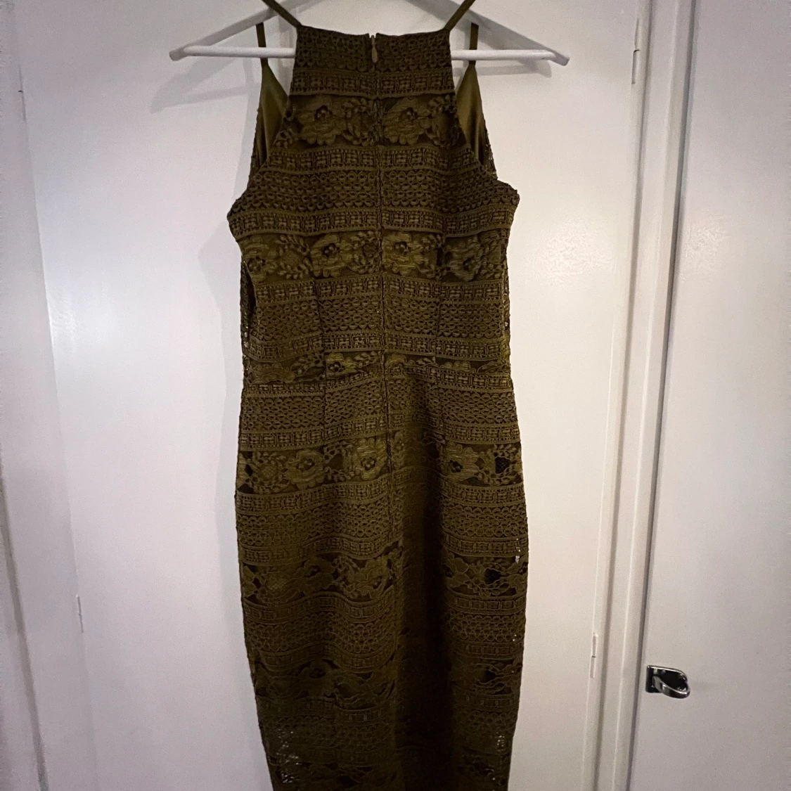 Olivgrön bodyconklänning  - 90