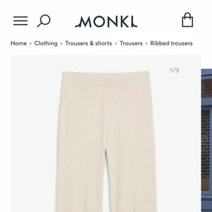 Mysbyxor  - Ribbade Mysbyxor ifrån Monki! I storlek S! Säljer då de är för stora på mig. 🤍