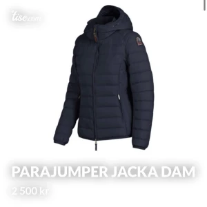 Parajumper jacka  - Säljer nu min parajumper - nypris 4199. Jag har ej kvitto då jag köpte den av en kompis men QR koden fungerar, jackan har använts fram och tillbaka i 2 år men ser riktigt fräsch ut. Jag säljer pga vill ha den långa annars hade jag fortfarande använt denna