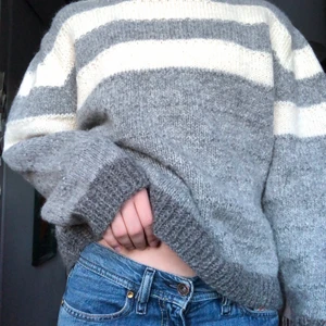 Stickad tröja - Superfin tröja som jag inte använder så ofta, märket är okänt💕storlek XS,S-M💕