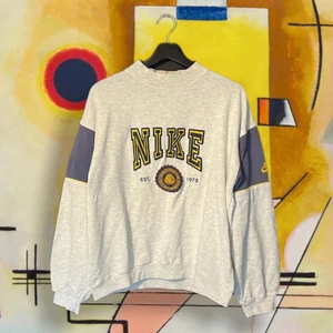 Nike Sweatshirt Vintage - En super fin vintage Nike Sweatshirt! Inga fläckar eller några andra deffekter alls! Strl S (herr strl)