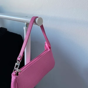 Väska💖 - Baguette väska från SHEIN som inte har kommit till användning. Kan skicka men köparen står för frakt