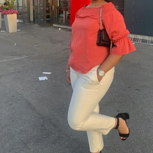 Rosa offshoulder top - Säljer denna rosa offshoulder topp. Jättefin men används ej av mig. Perfekt skick utan några defekter💗💗