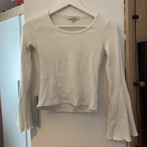 Chiquelle tröja - Ribbad tröja från chiquelle med vida armslut. Tröjan är i ribbat material. Knappt använd! Köparen står för frakt 🥰