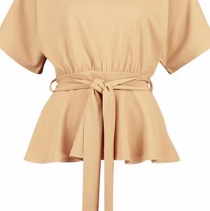 Boohoo topp - Jättefin topp från Boohoo! Endast använd tre gånger. Säljer för 100 plus frakt!