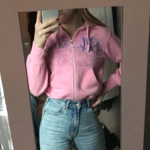 Hoodie - Fin bondelid tröja vet inte hur mycket jag läpps den för men ganska mycket haft i kanske 2 år inte använd mycket 