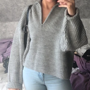 Stickad  - Stickad tröja från weekday! Köpt för 450 och bara använd någon enstaka gång 💞 HÖGSTA BUD 370