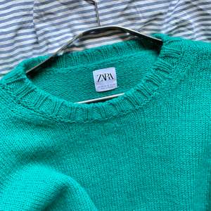 Super fin grön stickad tröja ifrån Zara i superbra skick! Stl: XL, nypris 559kr 💚 