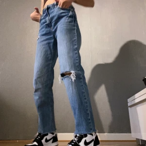 Zara jeans storlek 32 - Bra skick!  Köparen står för frakten!