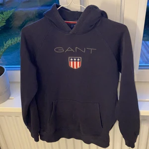 Gant hoodie - jättefin marinblå gant hoodie! fint skick, köparen står för frakt🥰