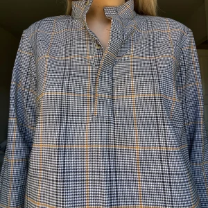 Carin Wester set - Set från Carin Wester! Plaggen kan köpas separat men helst tillsammans. Ganska små i storleken. Överdel 40 men funkar som 38 och nederdel 44 men funkar som 40/42. 