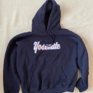 Blå Hoodie Yosemite - Blå Hoodie Yosemite