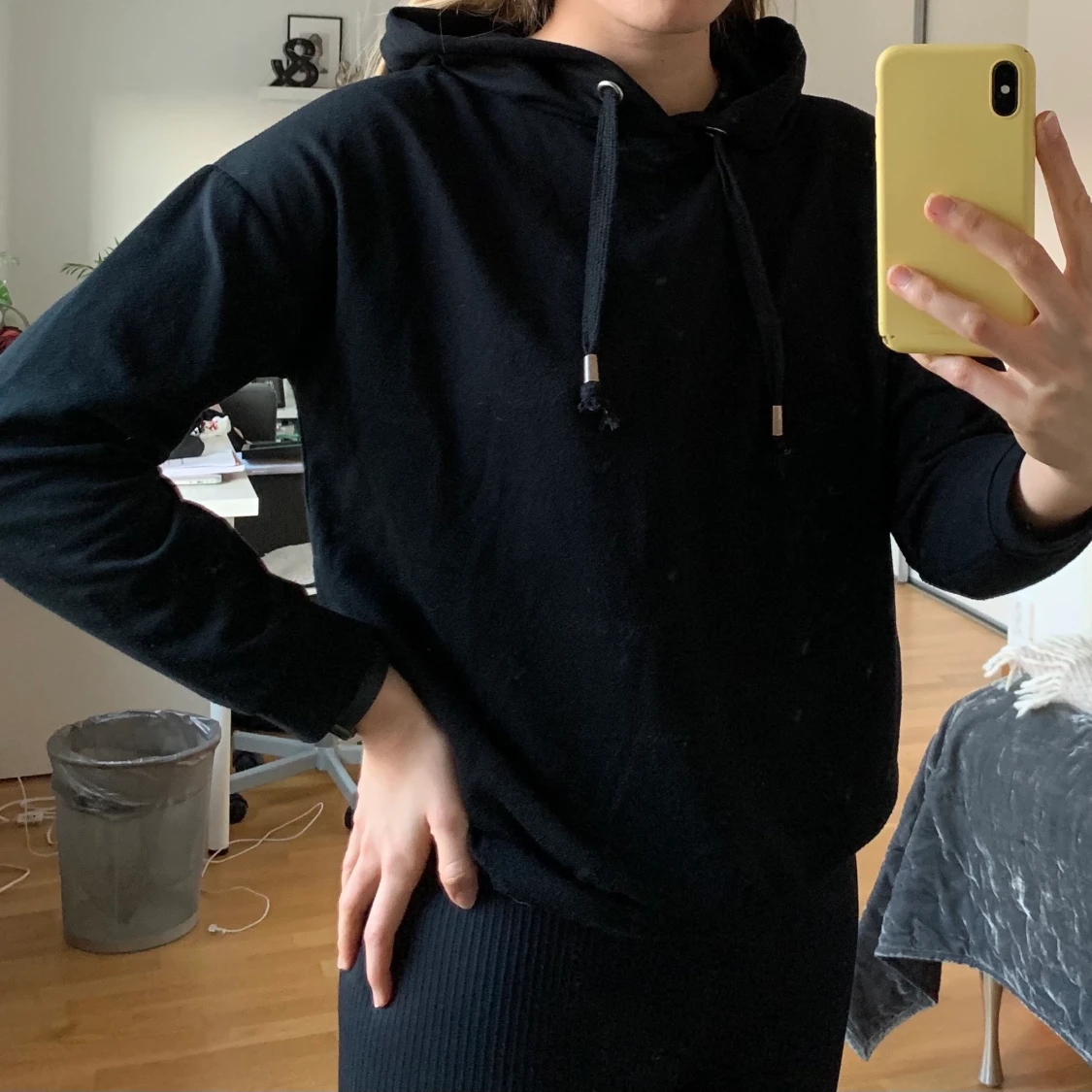 Svart hoodie