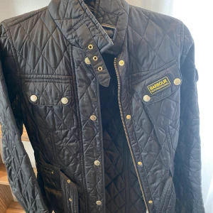 Barbour jacka  - Fin jacka till våren, som ny, passar S