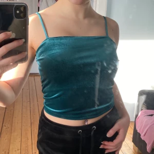 sammet topp - tank top från Gina Tricot i sammet! 💓 gratis frakt (: