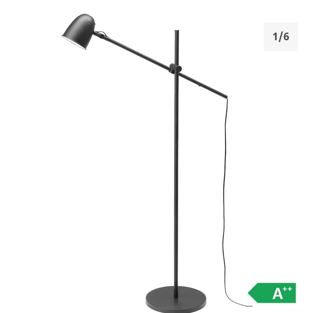 Svart golvlampa från Ikea. Superfin att ha som sänglampa eller läslampa!. Övrigt.