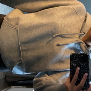 oversize hoodie - superfin grå oversize hoodie från bikbok, mysig luva och fin passform! frakt tillkommer🥰