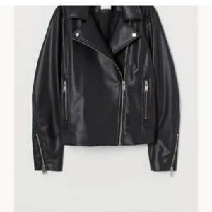 Skön jacka  - En ny jacka fick i present men dene för stor för mig så väljer att sälja 