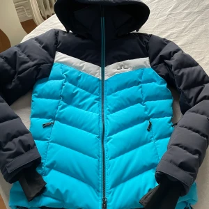 J.Lindeberg vinterjacka stl S - Oanvänd jacka säljes pga fel storlek. Nypris ca 5000kr. 