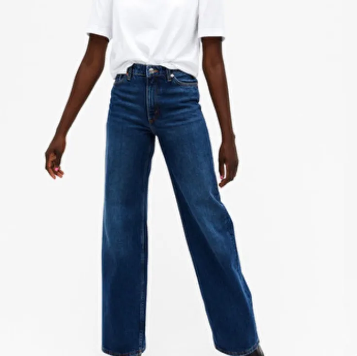 Jätte fina monki yoko jeans mörkblå.Köpta för 400:- inte använda så mycket så väldigt bra kvalitet, skriv för bättre bilder💗 Köparen står för frakt.. Jeans & Byxor.