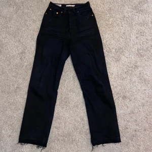 Levis jeans  - Levis jeans ribcage, väl använda men i bra skick, W24 L27, bud börjar på 200kr +frakt 