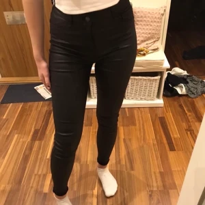 Byxor - Fake skinn byxor i fint skick❤️ frakt tillkommer 