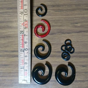 Töjningar - Töjningar i olika storlekar, jämför med tumstocken. 20kr/styck✌️ Den allra minsta är såld!