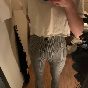 Zara kostymbyxor - Snygga kostymbyxor med slit från zara storlek xs💓