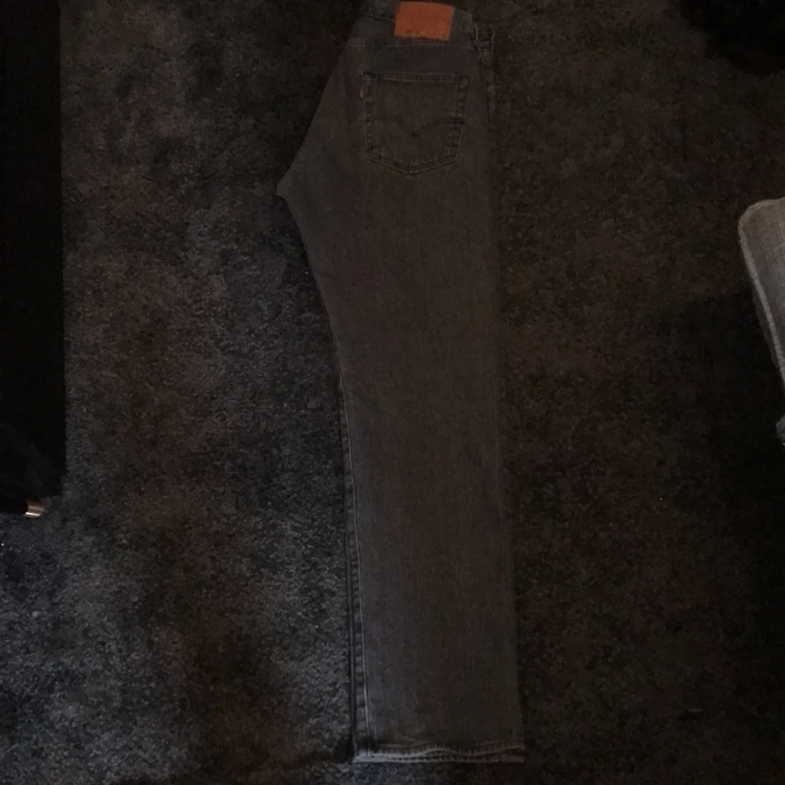 Mörk gråa Levis jeans 501