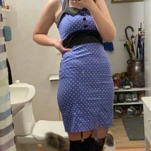 Prickig H&R klänning - Nypris ca 350kr, knappt använd - Kan mötas upp i Norrköping eller så står du för frakt