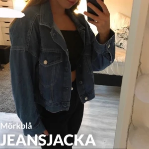 JEANSJACKA - Cool jeansjacka. Passar stolek S/M 