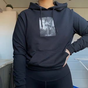 Hoodie - Säljer en hoodie från Carlings i mycket fint skick. Finns i Bollnäs men kan skickas för fraktkostnad! 😊