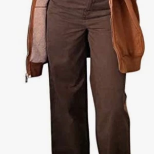 SÖKER BRUNA STRAIGTLEG JEANS - 😊😍