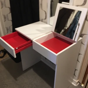 Sminkbord - Hej en sminkbord bra sckick