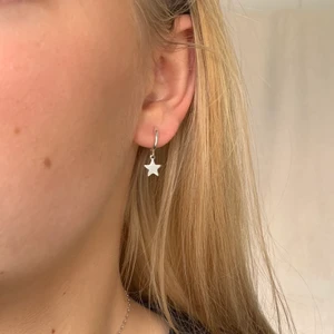 Stjärnörhängen 🤍 - Stjärnörhängen som passar till allt för endast 85kr inklusive frakt ✨