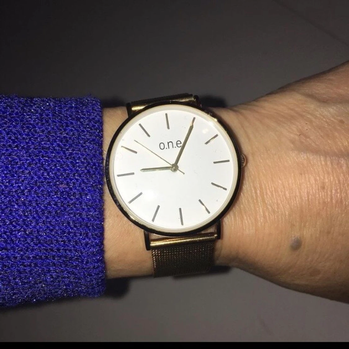 Guldfärgat armbandsur 