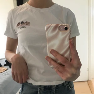 T-shirt  - As ball tshirt från junkyard med änglamotiv fram och kattmotiv bak🦋🦋 nästintill oanvänd!!