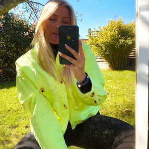 Cool jacka  - Säljer då jag knappt använder, kan frakta eller mötas upp💖💖💖