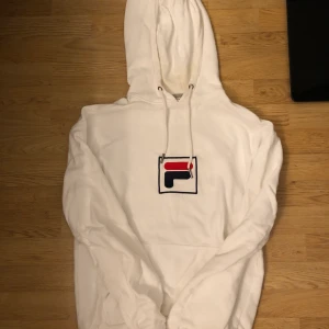 Fila hoodie  - Jätte snygg fila hoodie, i storlek s. Lite oversize 