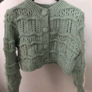 Kofta - Säljer denna oanvända och slutsålda kofta från mango . Köpt för 400kr säljer för 200kr+frakt