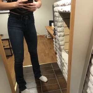 Levis jeans 715 bootcut - Säljer dessa Levis jeans i modellen 715 bootcut då dom inte kommer till användning längre. Dom är jättesköna och sitter fint på. Frakten tillkommer💗hör av dig vid frågor💗priset går att diskutera