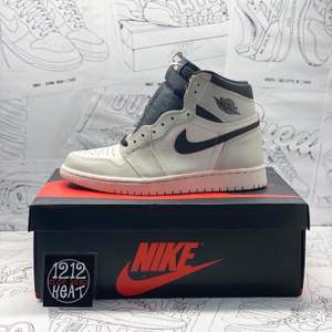 Air Jordan 1 High ”NYC to Paris”                Sprillans nya och aldrig ens testade!            Finns i storlek 38 & 40                                     Kan mötas i Stockholm eller fraktar spårbart, försäkrat och dubbelboxat.                                       för 66kr!                                                     Besök min Instagram sida för att se kunder som handlat av mig! Länk finns nedan.                      https://www.instagram.com/1212cop/      