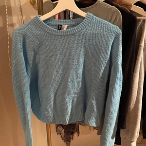 Blå stickad tröja - Blå stickad tröja