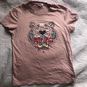 Kenzo tröja  - Skitsnygg kenzo tröja o strlk M, sitter som en S typ. 350kr+66krfrakt❤️