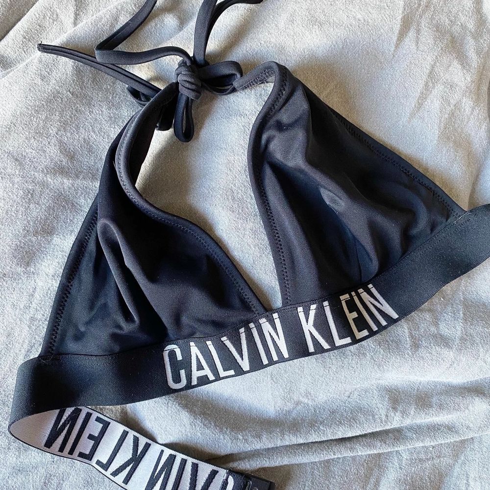 Bikinitopp från Calvin Klein utan vaddering . Övrigt.