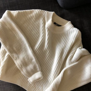 Stickad tröja  - Stickad tröja från Gina storlek S- men skulle säga att den passar XS-M beroende på hur man vill att den ska sitta. 