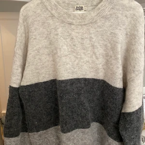 Stickad Twist N Tango tröja  - Oanvänd, stickad Twist N Tango tröja